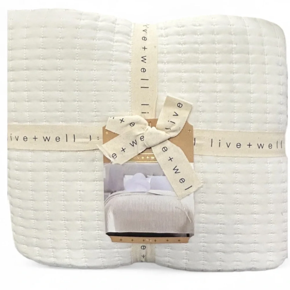 Live Well Cream Full/Queen Quilt 90”x90” NEW with Tags 100% Polyester - Picture 1 of 2